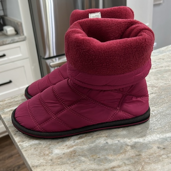 LLBean Womens Fleece Lined Quilted Slipper Boot 8 magenta pull on - Picture 11 of 11